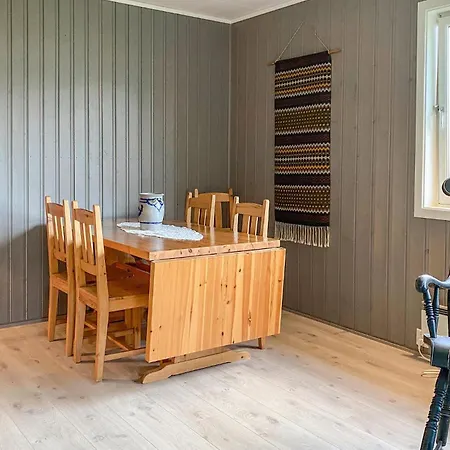 3 Bedroom In Mjosundet * Ertvag