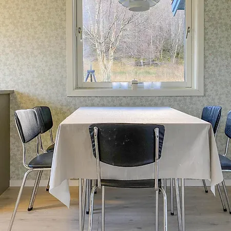 Holiday home 3 Bedroom In Mjosundet *
