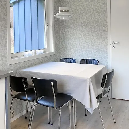 Holiday home 3 Bedroom In Mjosundet Ertvag